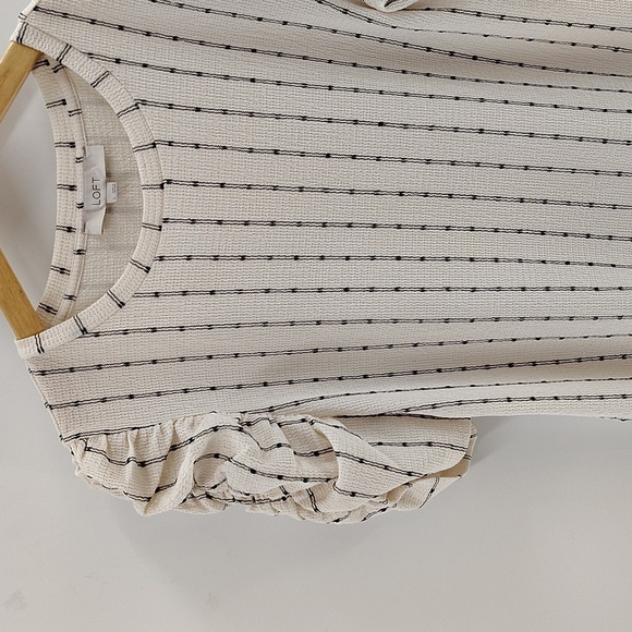 LOFT Blouse Size Large Cream With Black Stripe Ruching Short Sleeve Runs Small - Picture 2 of 7